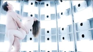 Молодежь раздевается и делает вид, что занимается сексом на фотосессии