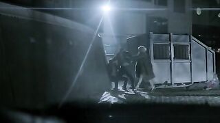 Шофер проститутки конфликтует с пьяными клиентами