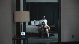 Девушка тайно записывает видео встречи клиента с проституткой