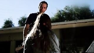 Девушка просит бывшего отчима приютить её на ночь