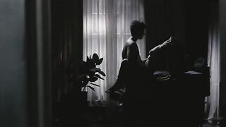 Молодой парень приглашает девушек на секс  к себе домой