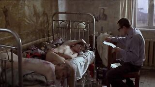 Милиционер мучает девушку с двумя трупами на кровати