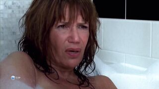 Парень решает сделать предложение в ванне, но его план проваливается