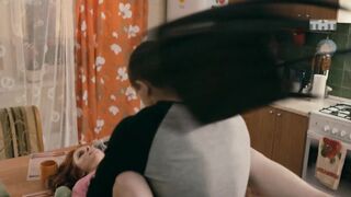 Мама застала дочь с парнем на кухне