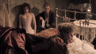 Женщина учит молодых правильно стонать во время секса